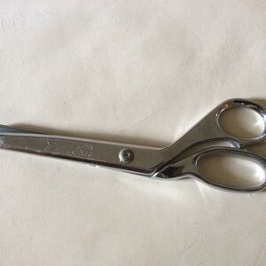 Vintage Griffon Pink Sewing Scissor Zig-Zag  Shears